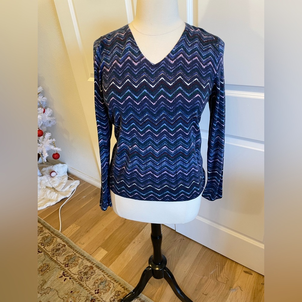 Navy and White Chevron Pattern on this 100% Merino Wool Sweater - Picture 2 of 7